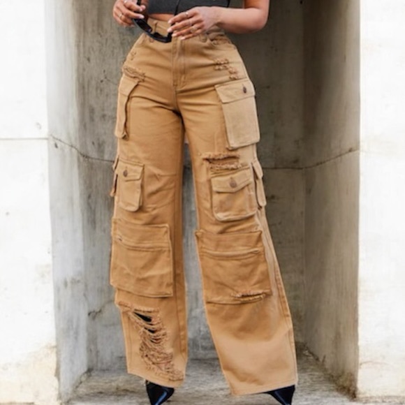 Fashion Nova Women’s High Rise Distressed Cargo Jeans - Picture 8 of 8